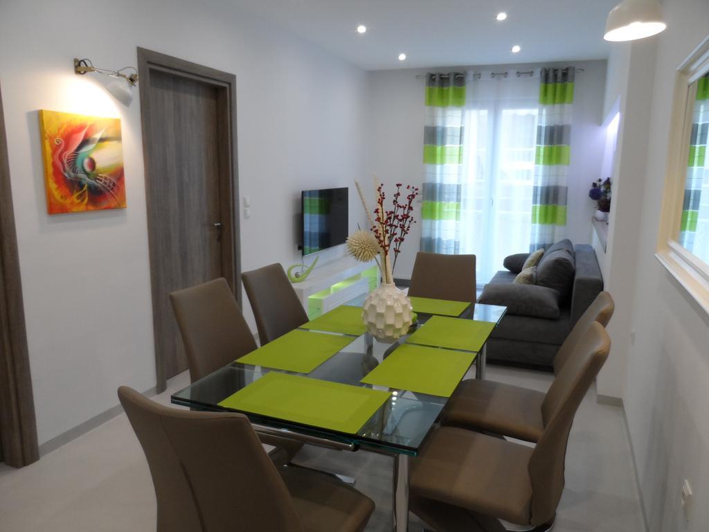 Laura Deluxe Apartment เทสซาโลนิกิ ภายนอก รูปภาพ